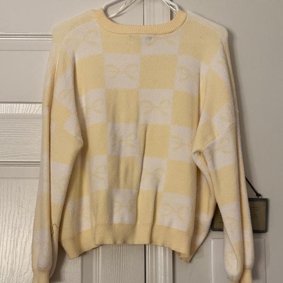 Yellow and White Checkered Women's Sweater - Picture 4 of 5